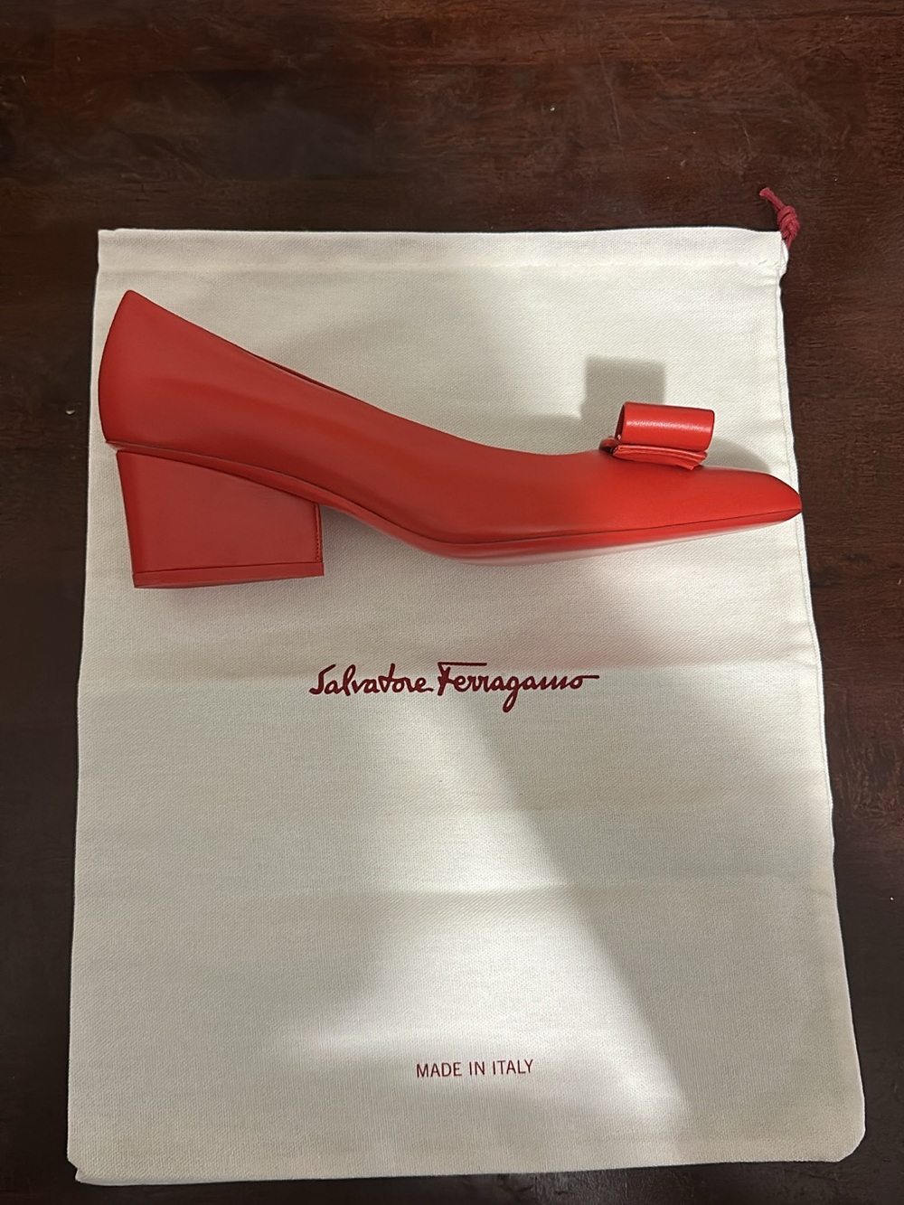 Salvatore Ferragamo Red Pointed-Toe Bow Leather Flats - Picture 3 of 8